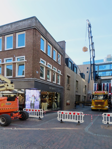 912219 Gezicht in de Korte Elisabethstraat te Utrecht, met links het gerenoveerde pand van Thom Broekman Herenmode ...